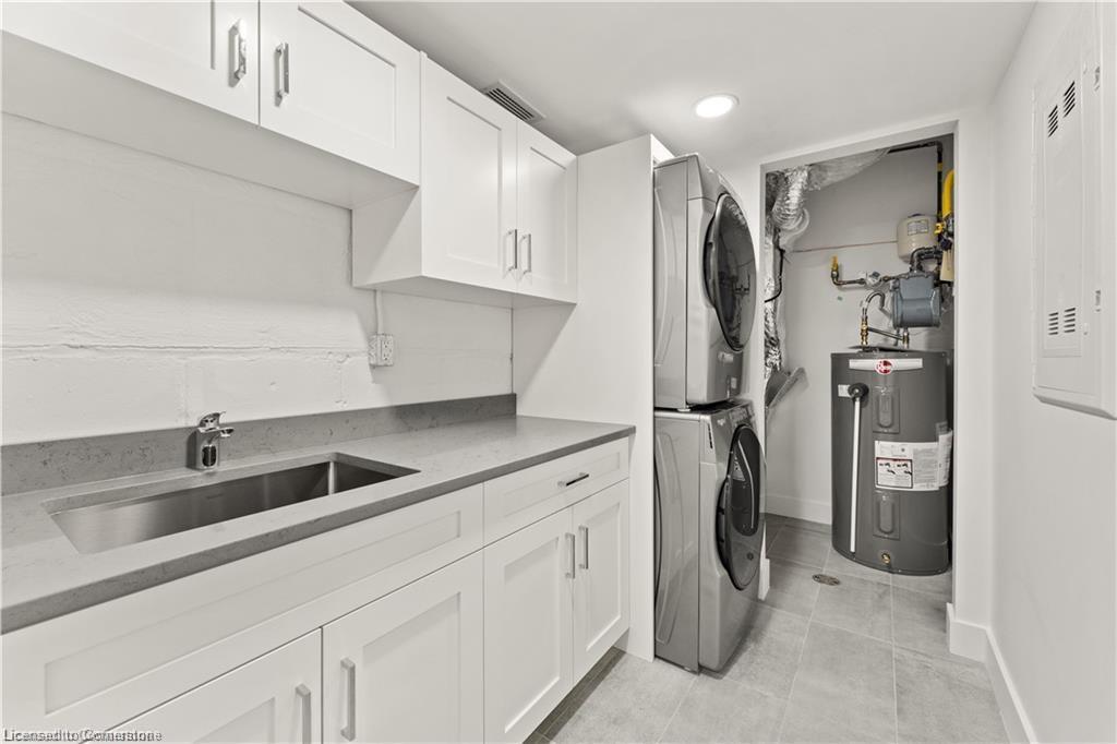 104-247 Brock Street, Amherstburg, ON - Indoor Photo Showing Laundry Room