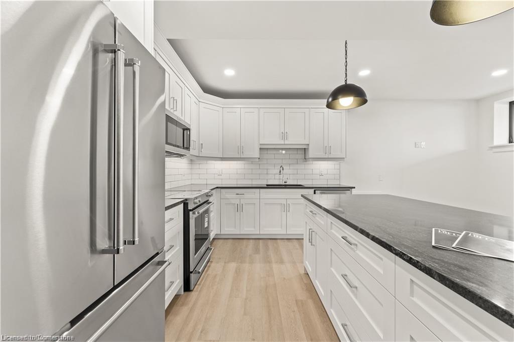 104-247 Brock Street, Amherstburg, ON - Indoor Photo Showing Kitchen With Upgraded Kitchen