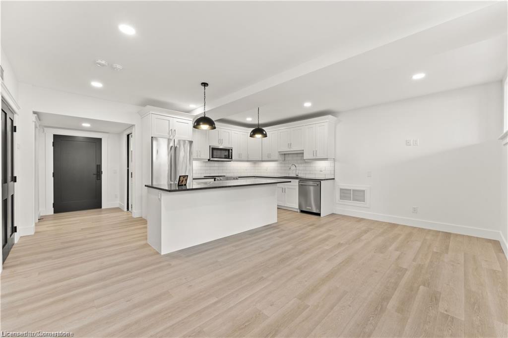 104-247 Brock Street, Amherstburg, ON - Indoor Photo Showing Kitchen With Upgraded Kitchen