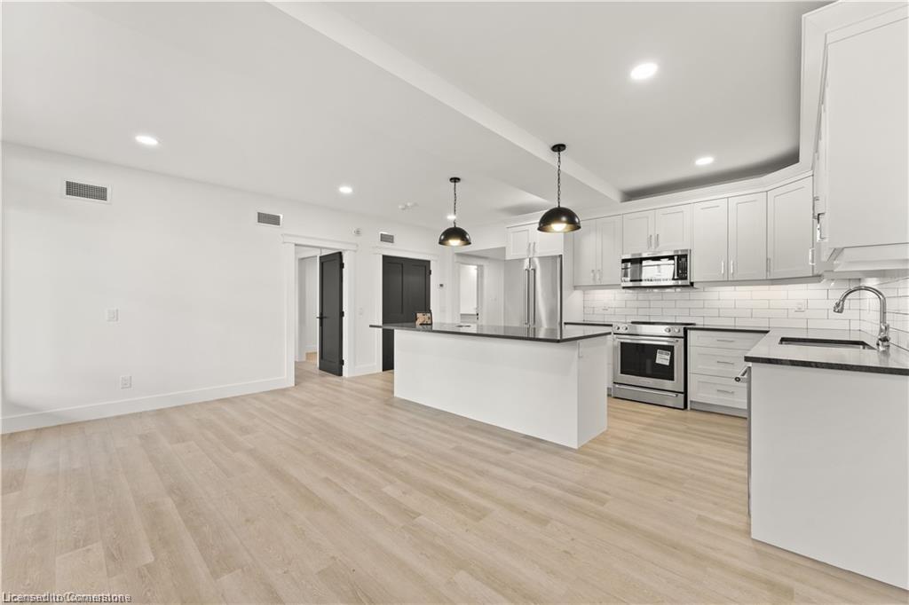 104-247 Brock Street, Amherstburg, ON - Indoor Photo Showing Kitchen With Upgraded Kitchen