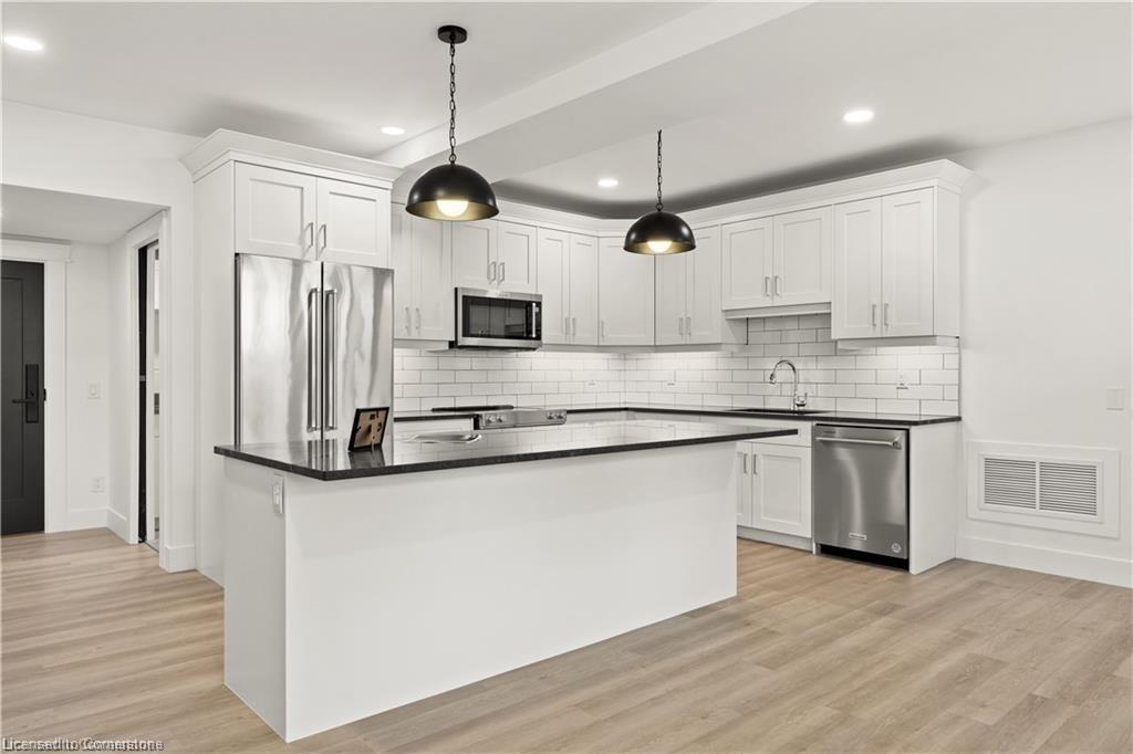 104-247 Brock Street, Amherstburg, ON - Indoor Photo Showing Kitchen With Upgraded Kitchen