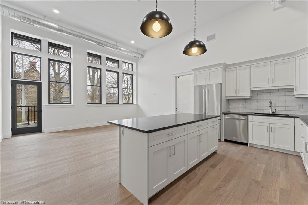 204-247 Brock Street, Amherstburg, ON - Indoor Photo Showing Kitchen With Upgraded Kitchen