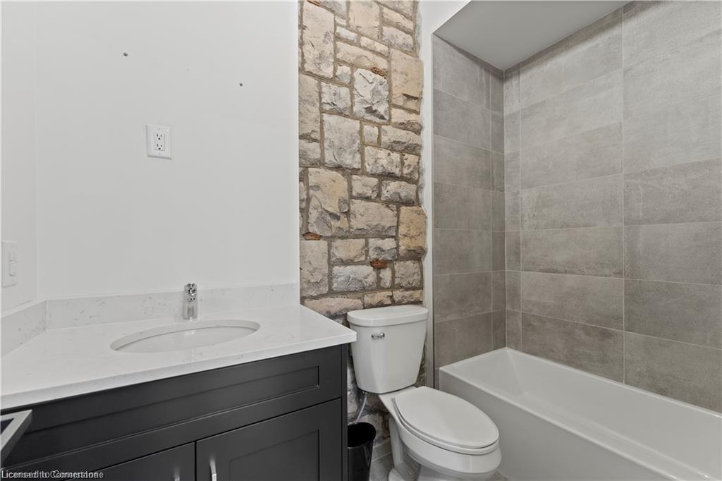204-247 Brock Street, Amherstburg, ON - Indoor Photo Showing Bathroom