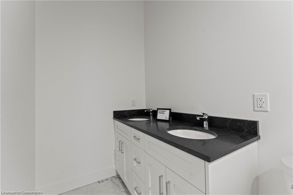 204-247 Brock Street, Amherstburg, ON - Indoor Photo Showing Bathroom