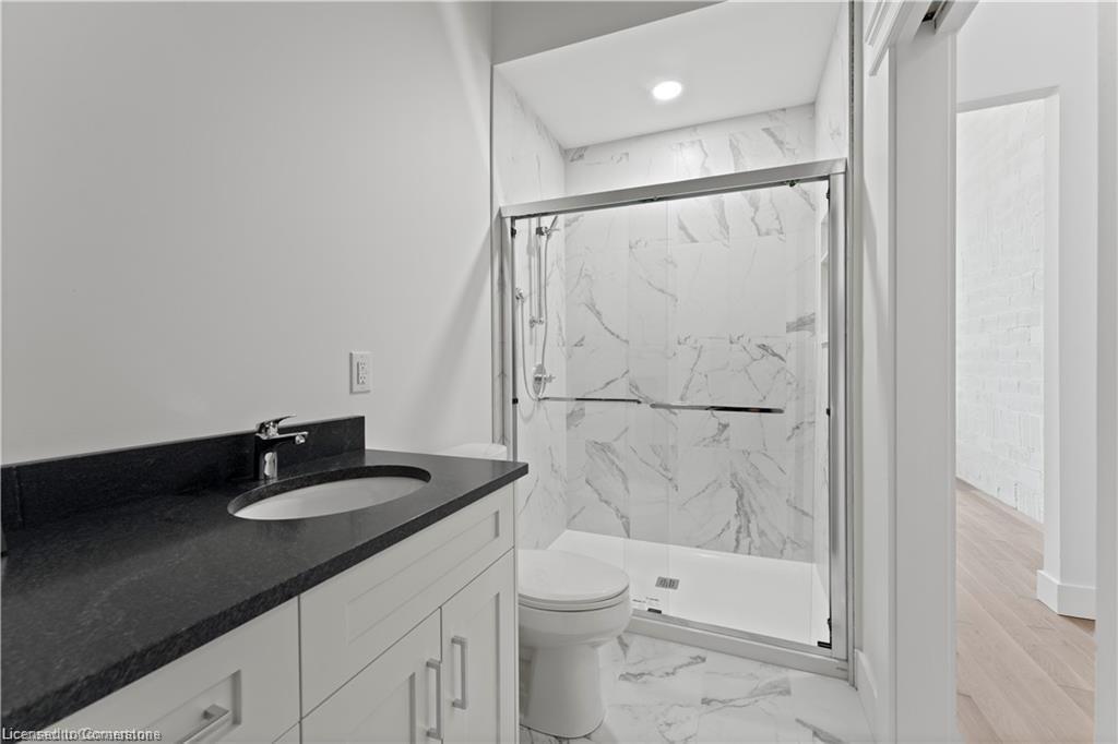 204-247 Brock Street, Amherstburg, ON - Indoor Photo Showing Bathroom