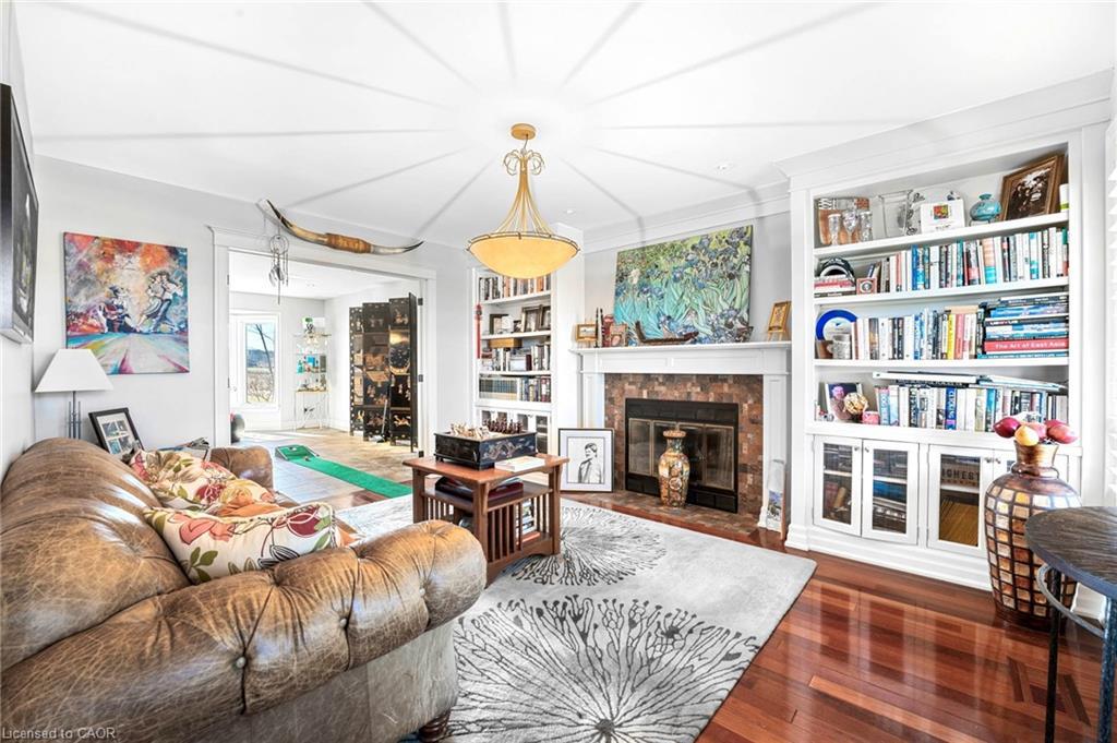 915 Queenston Road, Niagara-On-The-Lake, ON - Indoor Photo Showing Living Room With Fireplace