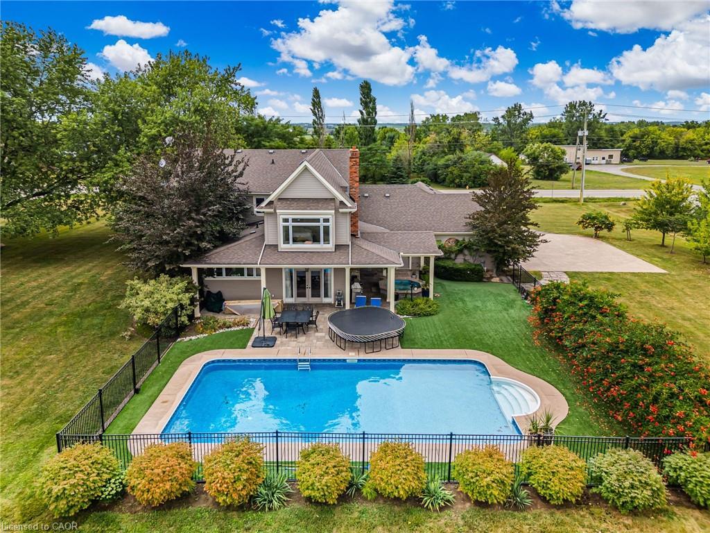 915 Queenston Road, Niagara-On-The-Lake, ON - Outdoor With In Ground Pool With Backyard