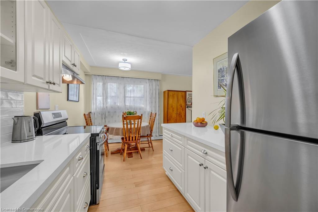 108-1377 Lakeshore Road, Burlington, ON - Indoor Photo Showing Kitchen