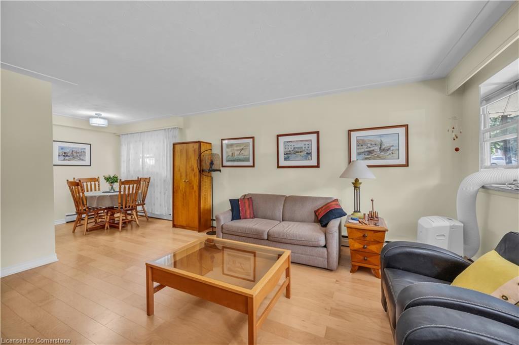108-1377 Lakeshore Road, Burlington, ON - Indoor Photo Showing Living Room