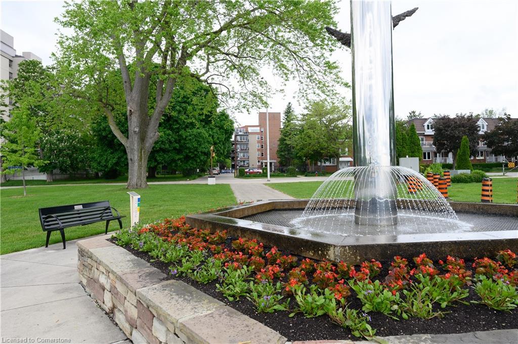 108-1377 Lakeshore Road, Burlington, ON - Outdoor