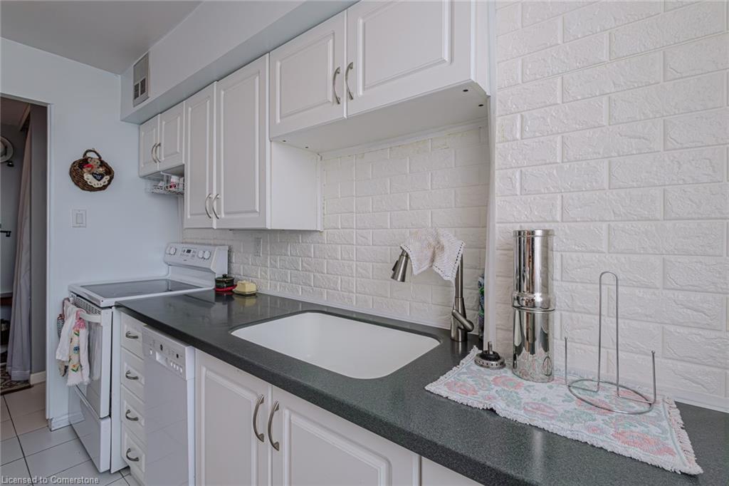 1203-6500 Montevideo Road, Mississauga, ON - Indoor Photo Showing Kitchen