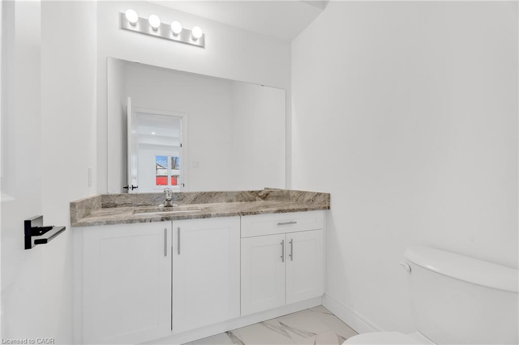 22 Roselawn Avenue, Ancaster, ON - Indoor Photo Showing Bathroom