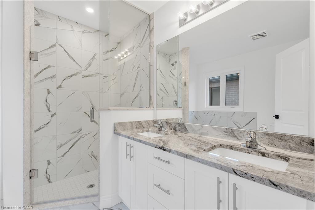 22 Roselawn Avenue, Ancaster, ON - Indoor Photo Showing Bathroom