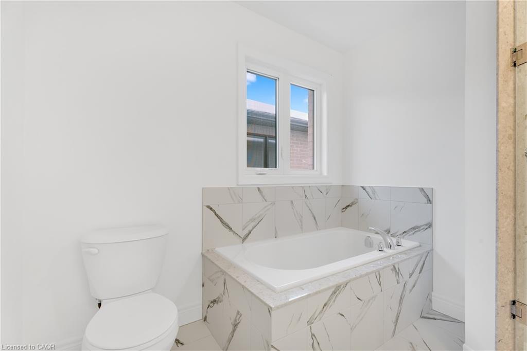 22 Roselawn Avenue, Ancaster, ON - Indoor Photo Showing Bathroom