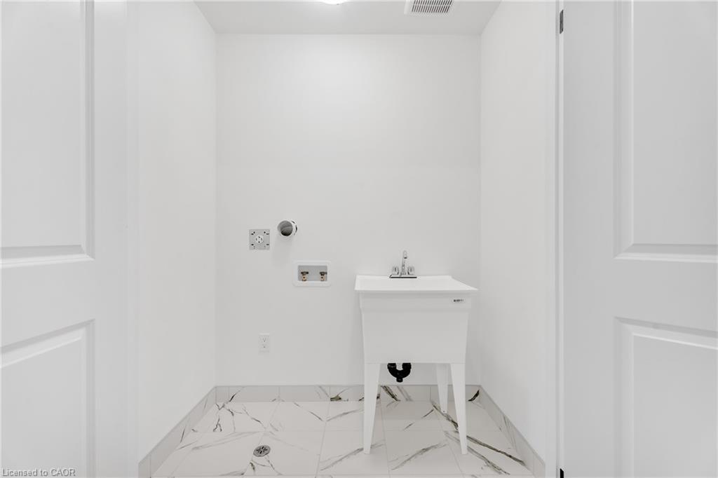 22 Roselawn Avenue, Ancaster, ON - Indoor Photo Showing Other Room