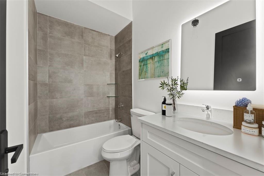 201-247 Brock Street, Amherstburg, ON - Indoor Photo Showing Bathroom