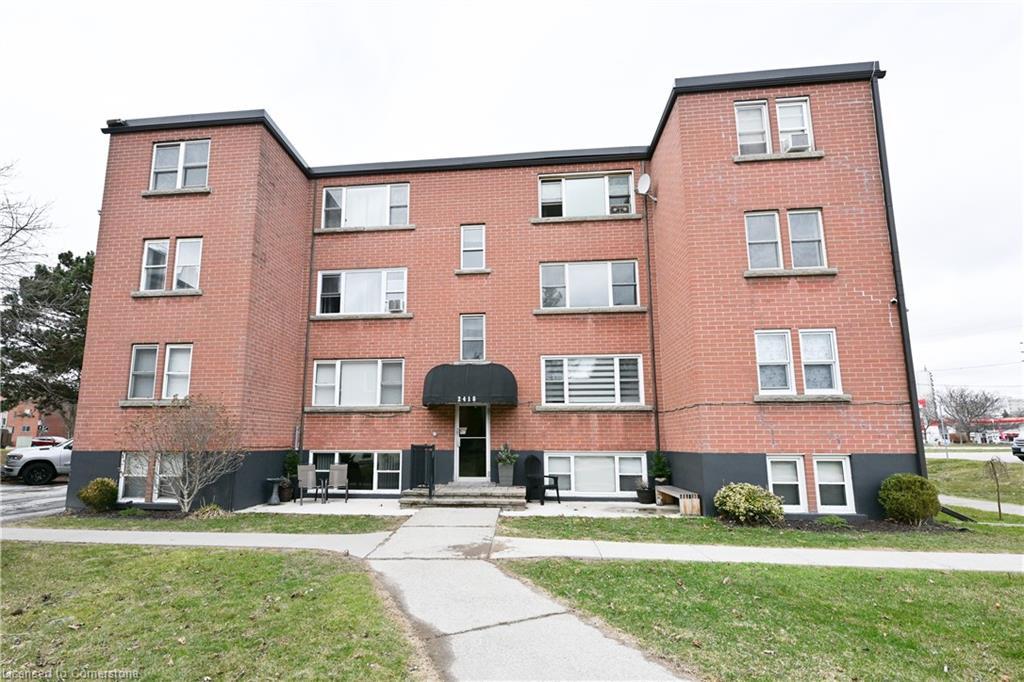 11-2418 New Street, Burlington, ON - Outdoor