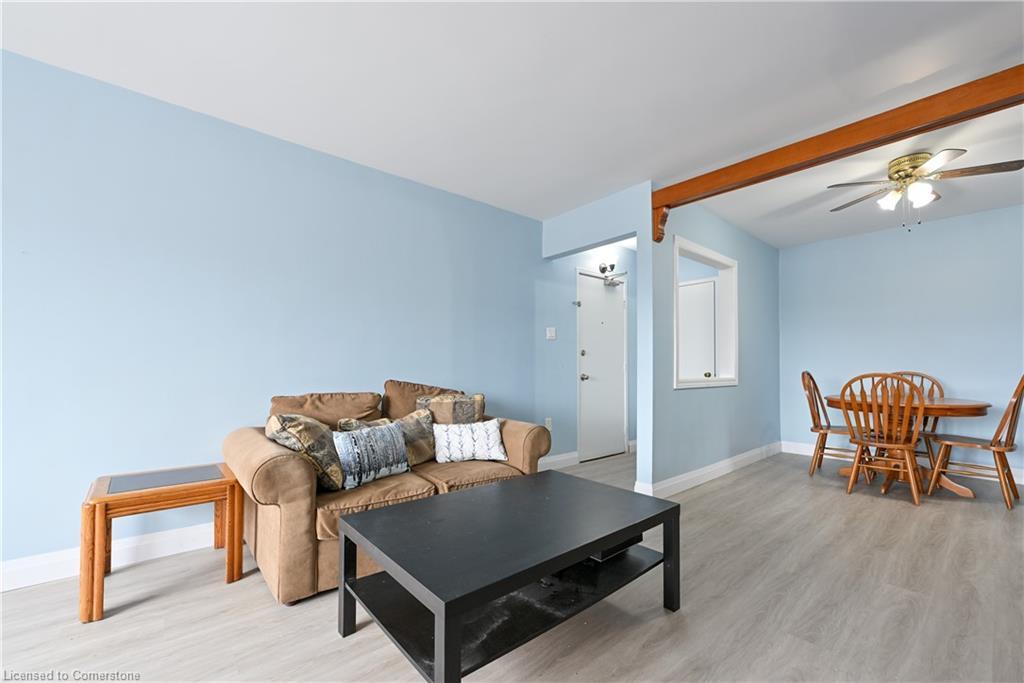 11-2418 New Street, Burlington, ON - Indoor Photo Showing Living Room