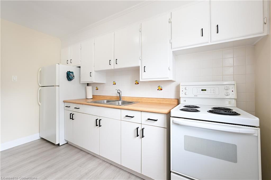 11-2418 New Street, Burlington, ON - Indoor Photo Showing Kitchen With Double Sink