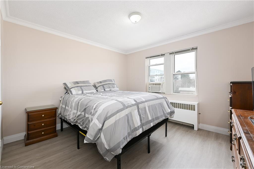 11-2418 New Street, Burlington, ON - Indoor Photo Showing Bedroom