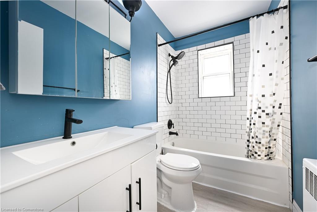 11-2418 New Street, Burlington, ON - Indoor Photo Showing Bathroom