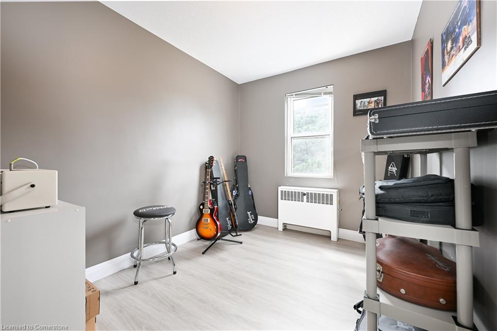 11-2418 New Street, Burlington, ON - Indoor