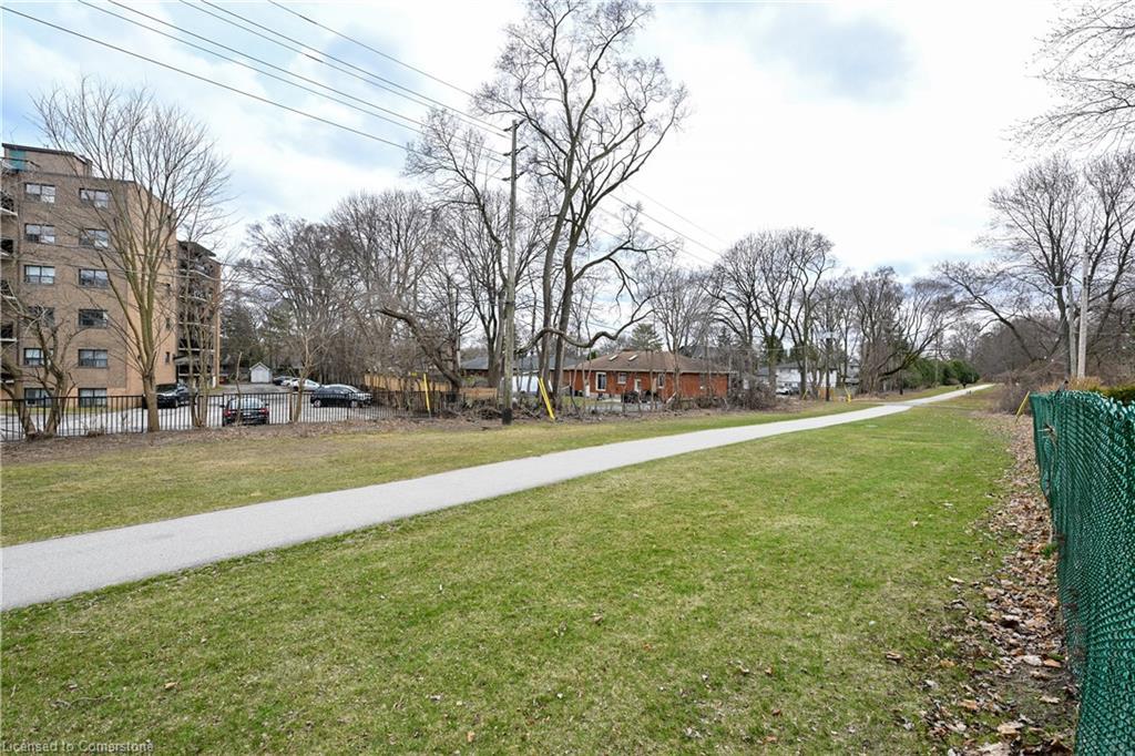 11-2418 New Street, Burlington, ON - Outdoor