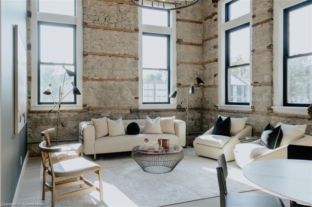 202-247 Brock Street, Amherstburg, ON - Indoor Photo Showing Other Room