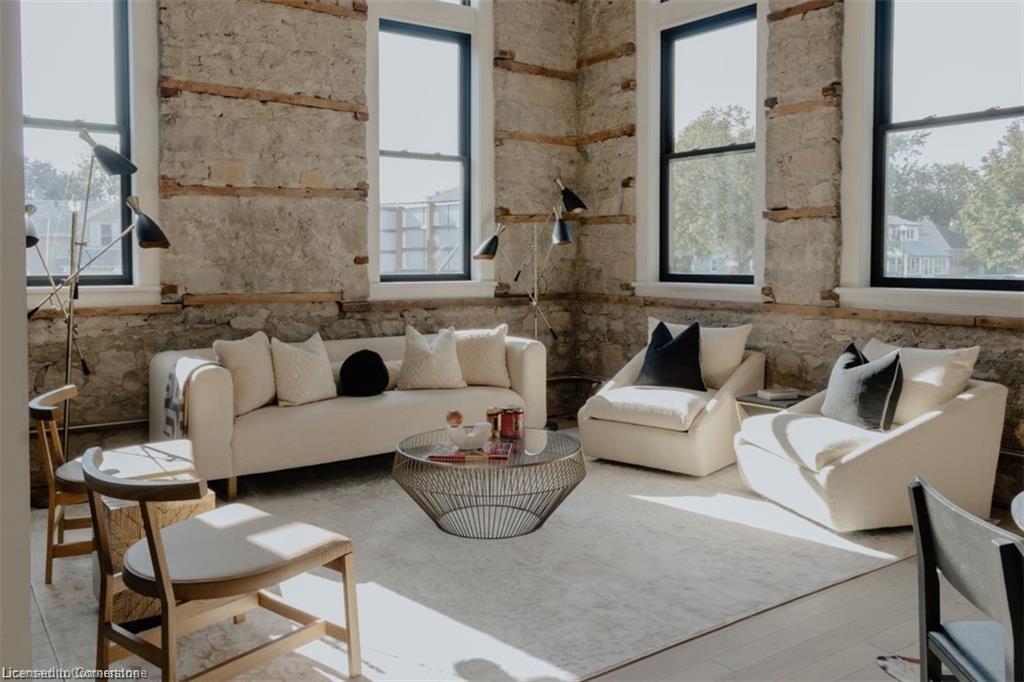202-247 Brock Street, Amherstburg, ON - Indoor Photo Showing Living Room