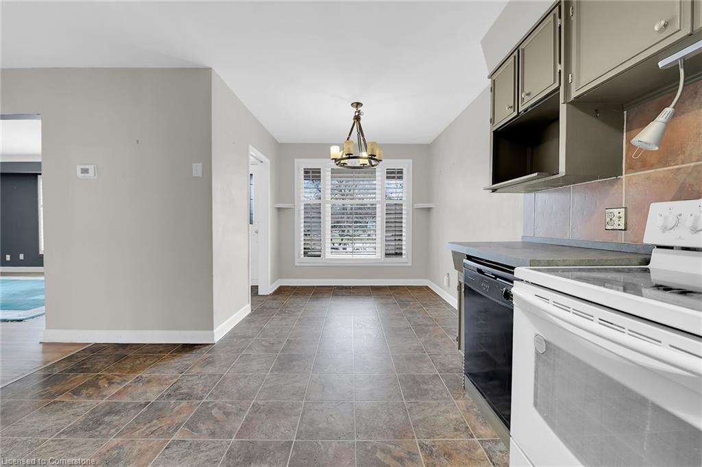 9 Gavin Drive, St. Catharines, ON - Indoor Photo Showing Kitchen