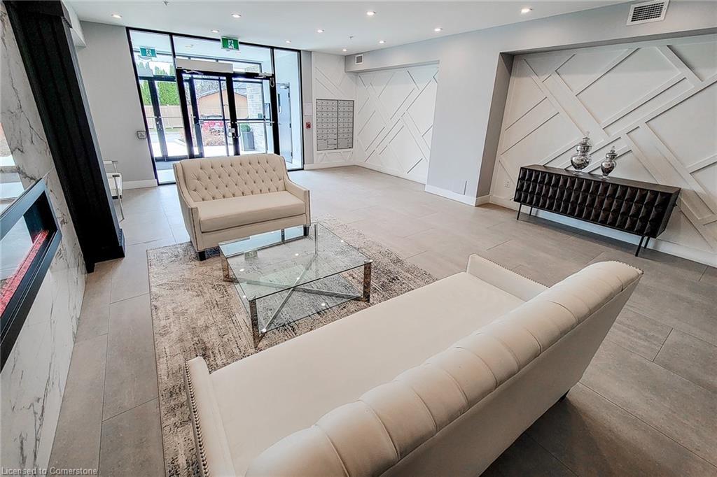 107-120 Springvalley Crescent, Hamilton, ON - Indoor