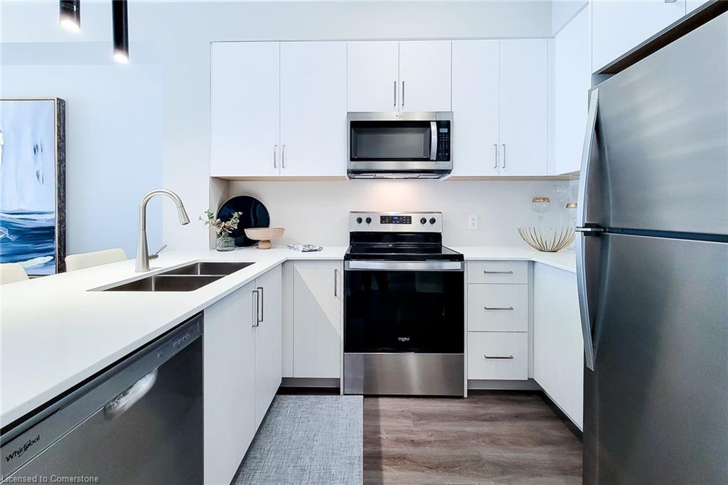 107-120 Springvalley Crescent, Hamilton, ON - Indoor Photo Showing Kitchen With Stainless Steel Kitchen With Double Sink