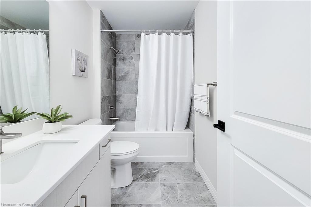 107-120 Springvalley Crescent, Hamilton, ON - Indoor Photo Showing Bathroom
