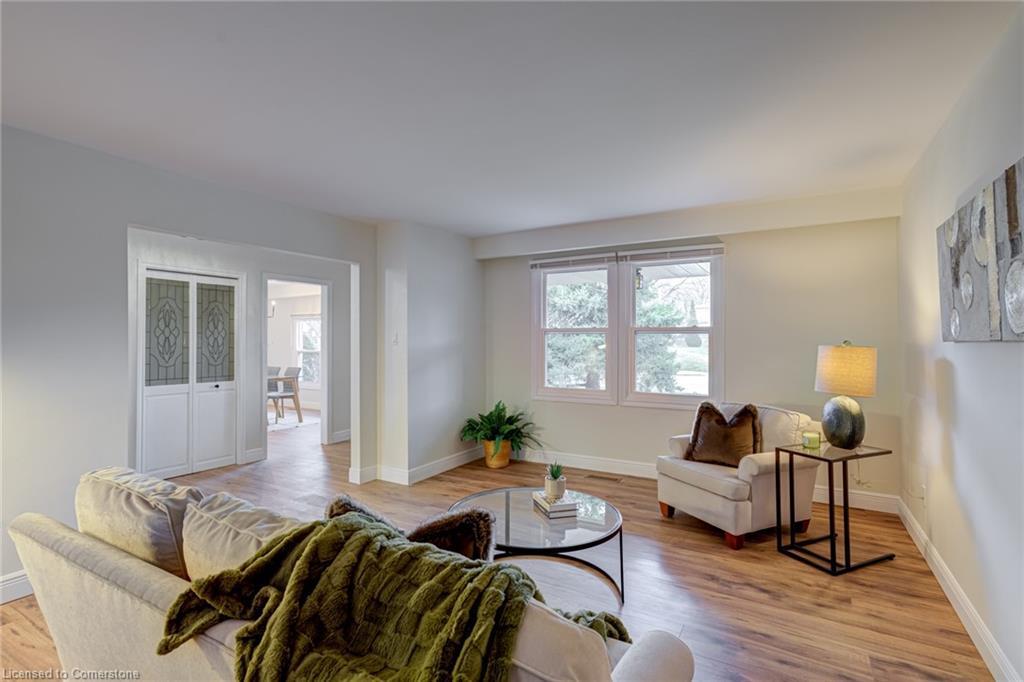 1252 Lakeview Drive, Oakville, ON - Indoor Photo Showing Living Room