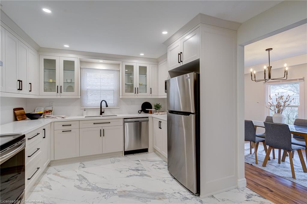 1252 Lakeview Drive, Oakville, ON - Indoor Photo Showing Kitchen