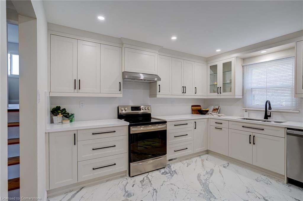 1252 Lakeview Drive, Oakville, ON - Indoor Photo Showing Kitchen With Double Sink