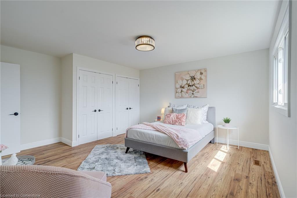 1252 Lakeview Drive, Oakville, ON - Indoor Photo Showing Bedroom
