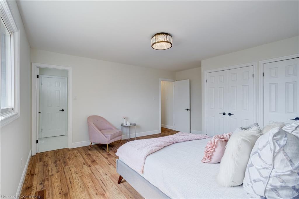 1252 Lakeview Drive, Oakville, ON - Indoor Photo Showing Bedroom