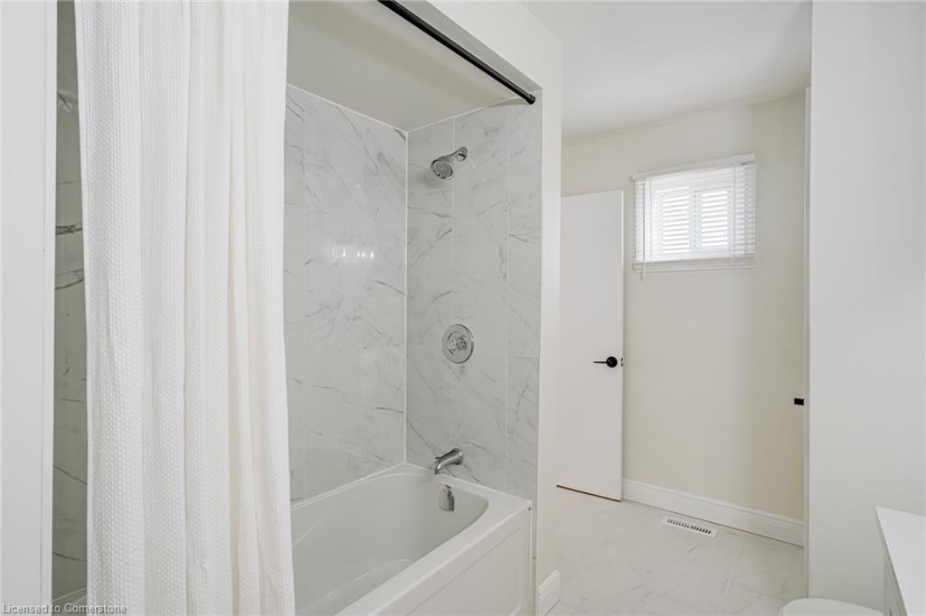1252 Lakeview Drive, Oakville, ON - Indoor Photo Showing Bathroom