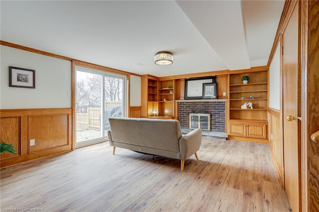1252 Lakeview Drive, Oakville, ON - Indoor Photo Showing Living Room With Fireplace