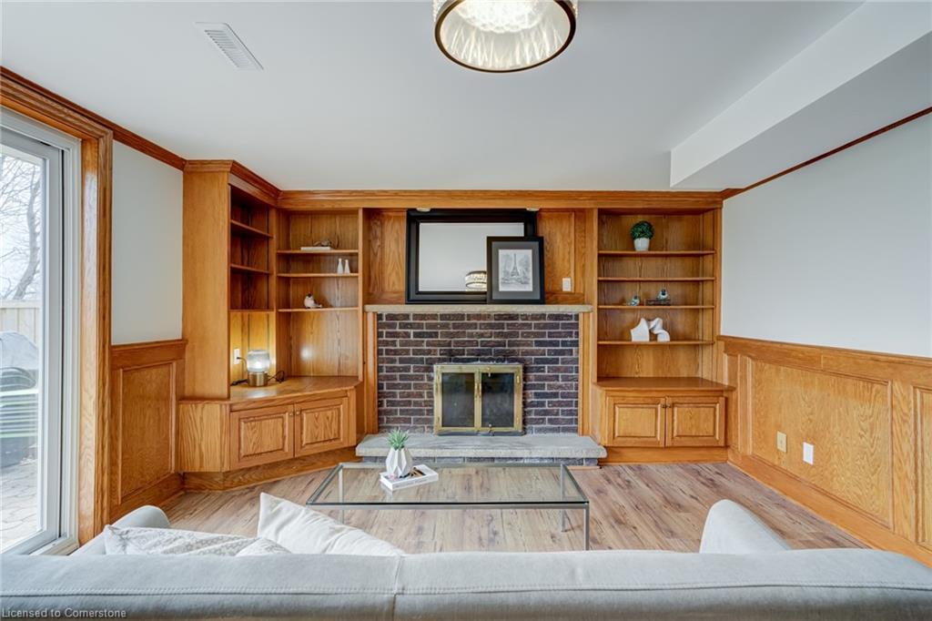 1252 Lakeview Drive, Oakville, ON - Indoor Photo Showing Living Room With Fireplace