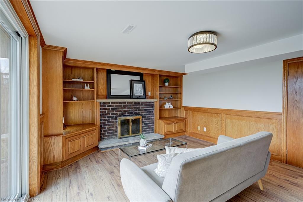 1252 Lakeview Drive, Oakville, ON - Indoor Photo Showing Living Room With Fireplace