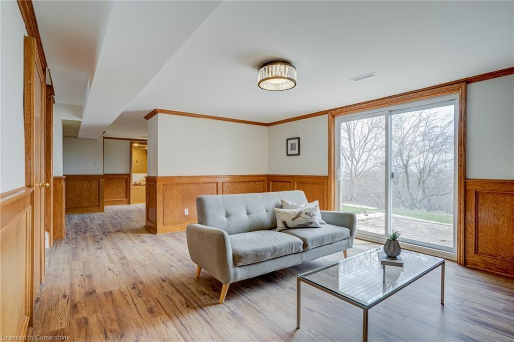 1252 Lakeview Drive, Oakville, ON - Indoor Photo Showing Living Room
