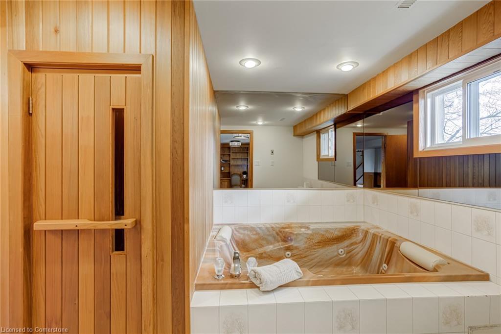 1252 Lakeview Drive, Oakville, ON - Indoor Photo Showing Other Room