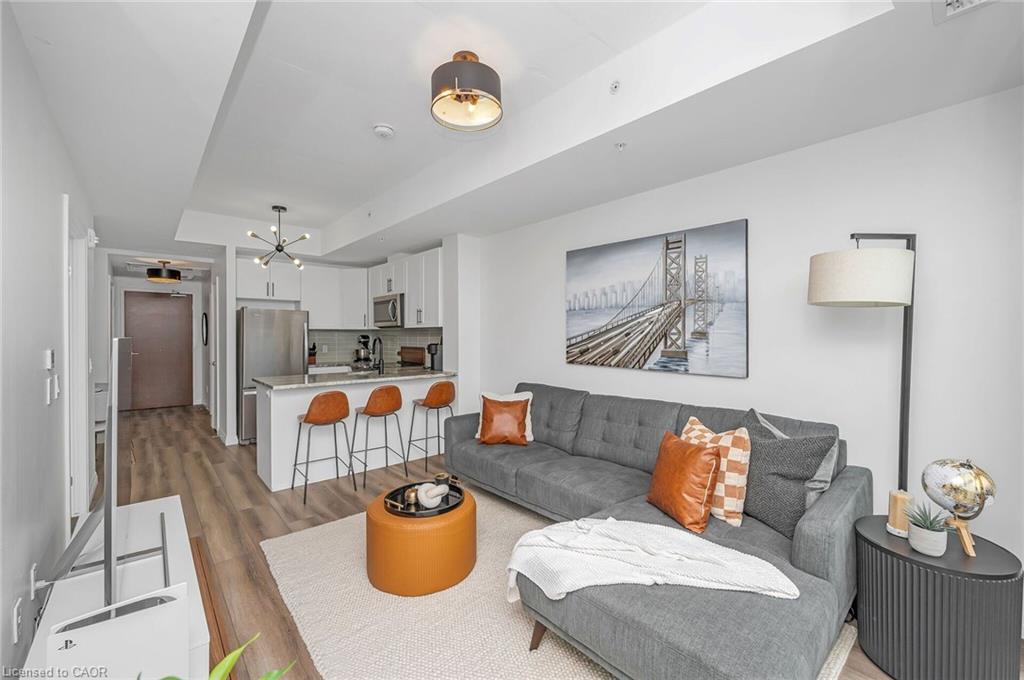 904-108 Garment Street, Kitchener, ON - Indoor Photo Showing Living Room