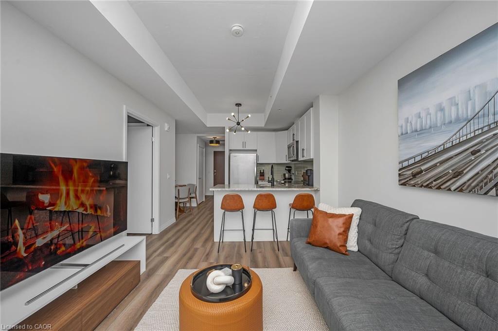 904-108 Garment Street, Kitchener, ON - Indoor Photo Showing Living Room