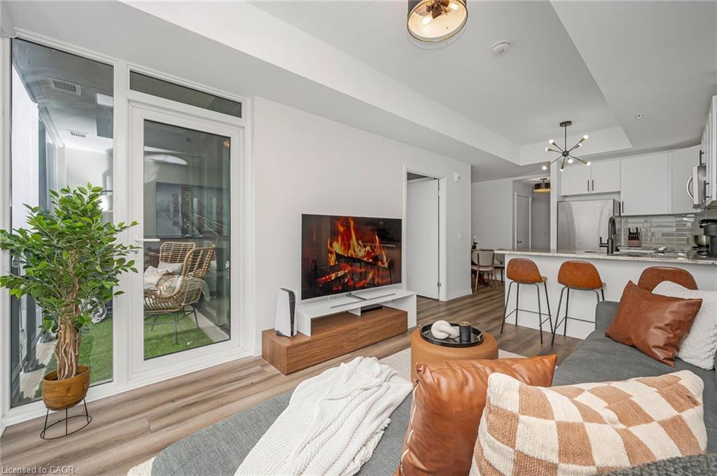 904-108 Garment Street, Kitchener, ON - Indoor Photo Showing Living Room