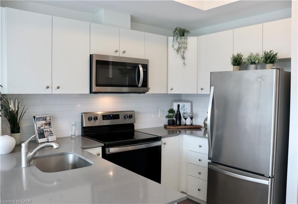 903-108 Garment Street, Kitchener, ON - Indoor Photo Showing Kitchen With Stainless Steel Kitchen With Upgraded Kitchen