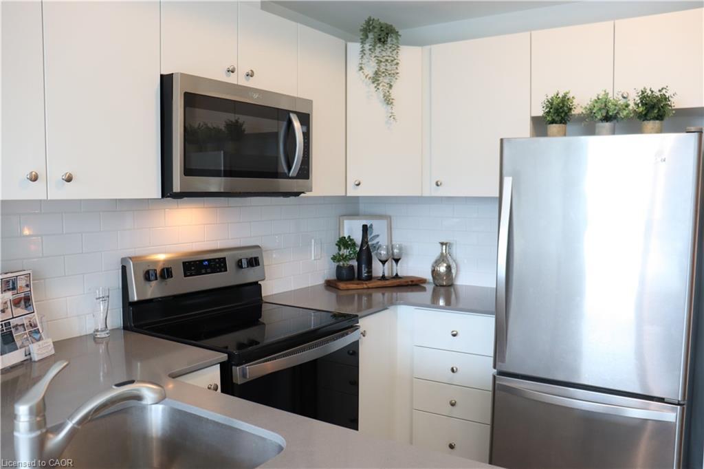 903-108 Garment Street, Kitchener, ON - Indoor Photo Showing Kitchen With Stainless Steel Kitchen With Upgraded Kitchen