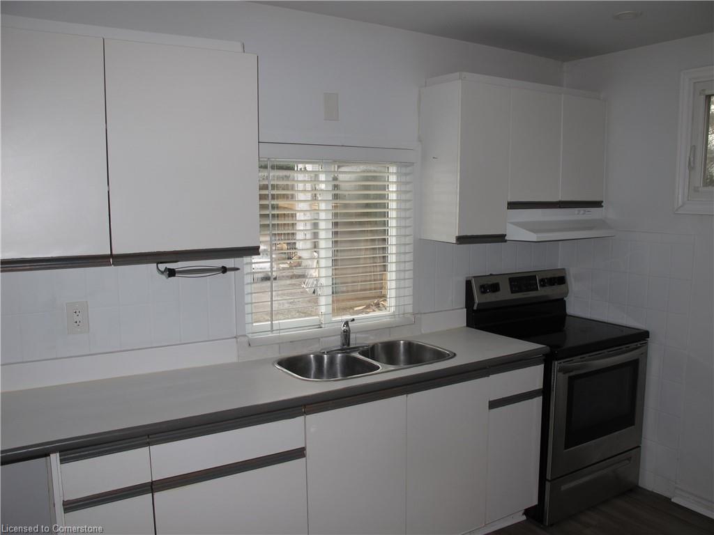 4233 May Avenue, Niagara Falls, ON - Indoor Photo Showing Kitchen With Double Sink